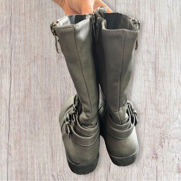 🟢5/$25  Dream pairs Gray Boots 4 - Picture 10 of 16
